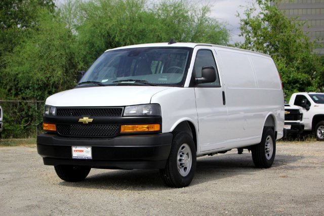 New 2025 Summit White Chevrolet WT image 8