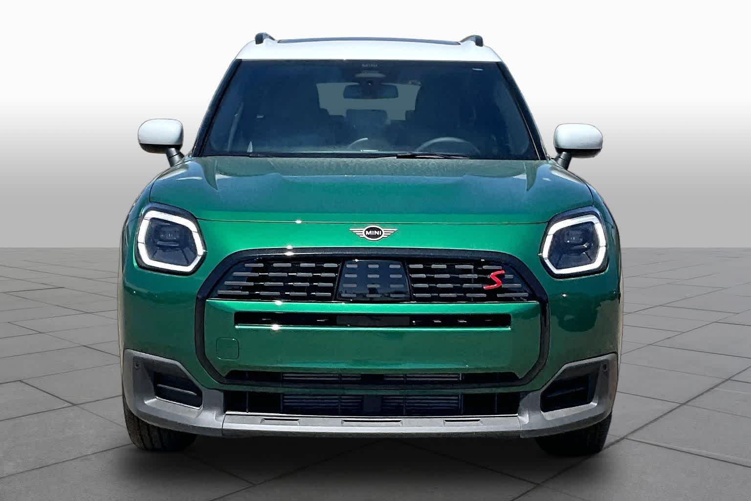 New 2027 British Racing Green IV Metallic MINI Signature Plus image 3