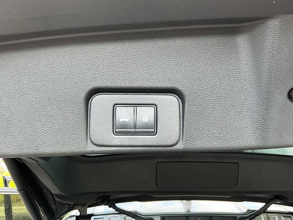 Certified Used 2023 Gun Metallic Nissan SL image 28