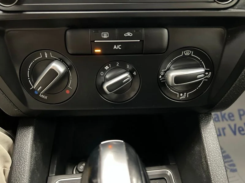 Used 2018  Volkswagen 1.4T S image 26
