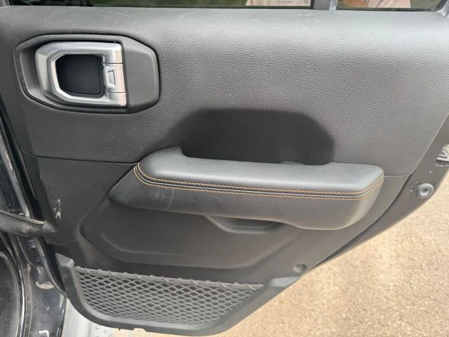 Used 2021 Black Jeep Mojave image 15