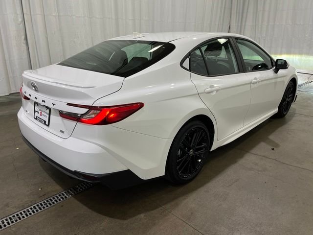 2025 Toyota Camry SE - Photo 4
