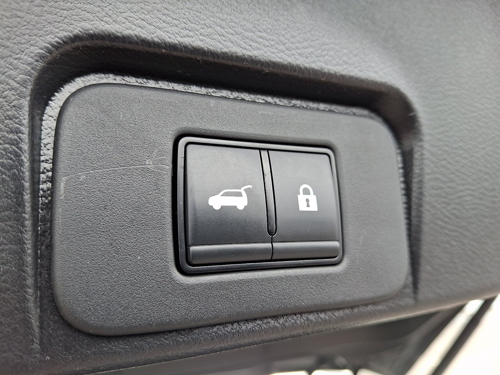 Used 2023 Pearl White Tricoat Nissan SL image 31