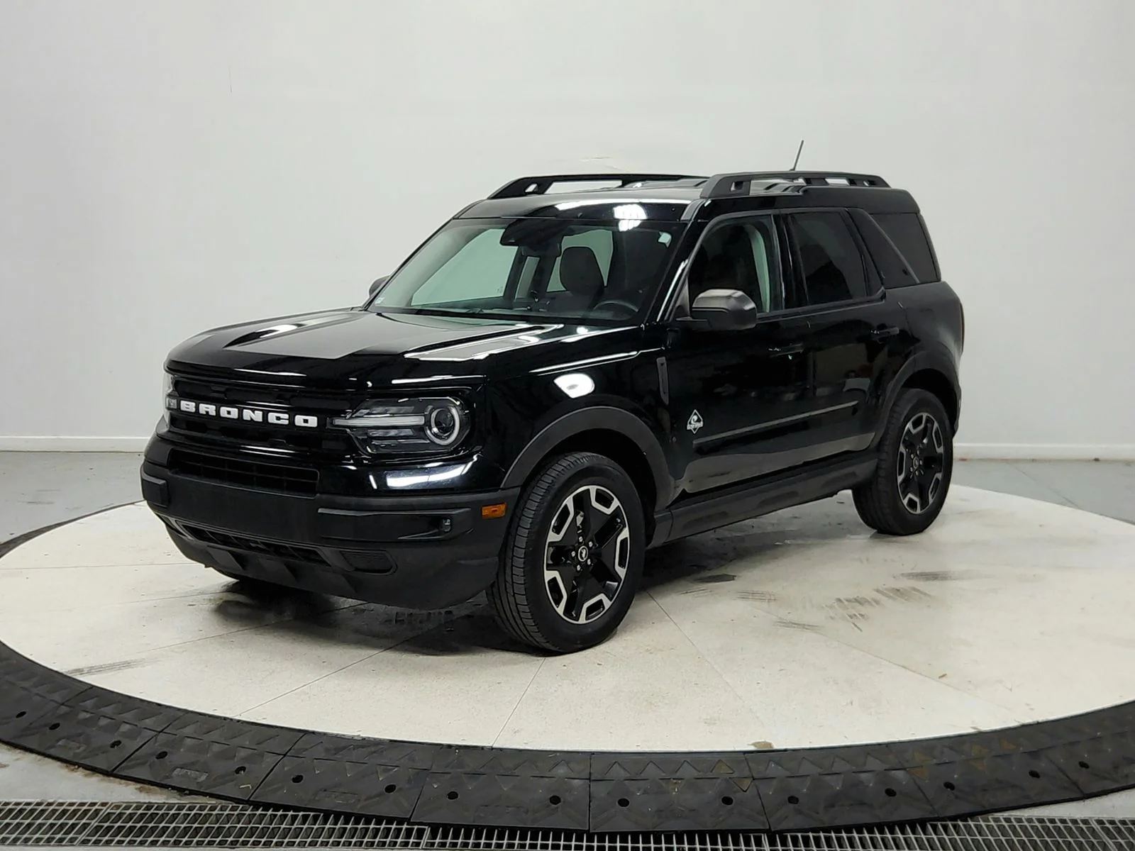 Used 2022 Black Ford Outer Banks image 4