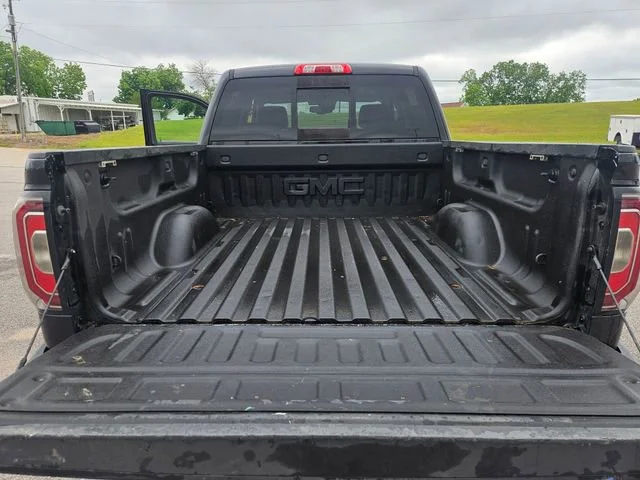 Used 2017 ONYX BLACK GMC SLT image 23