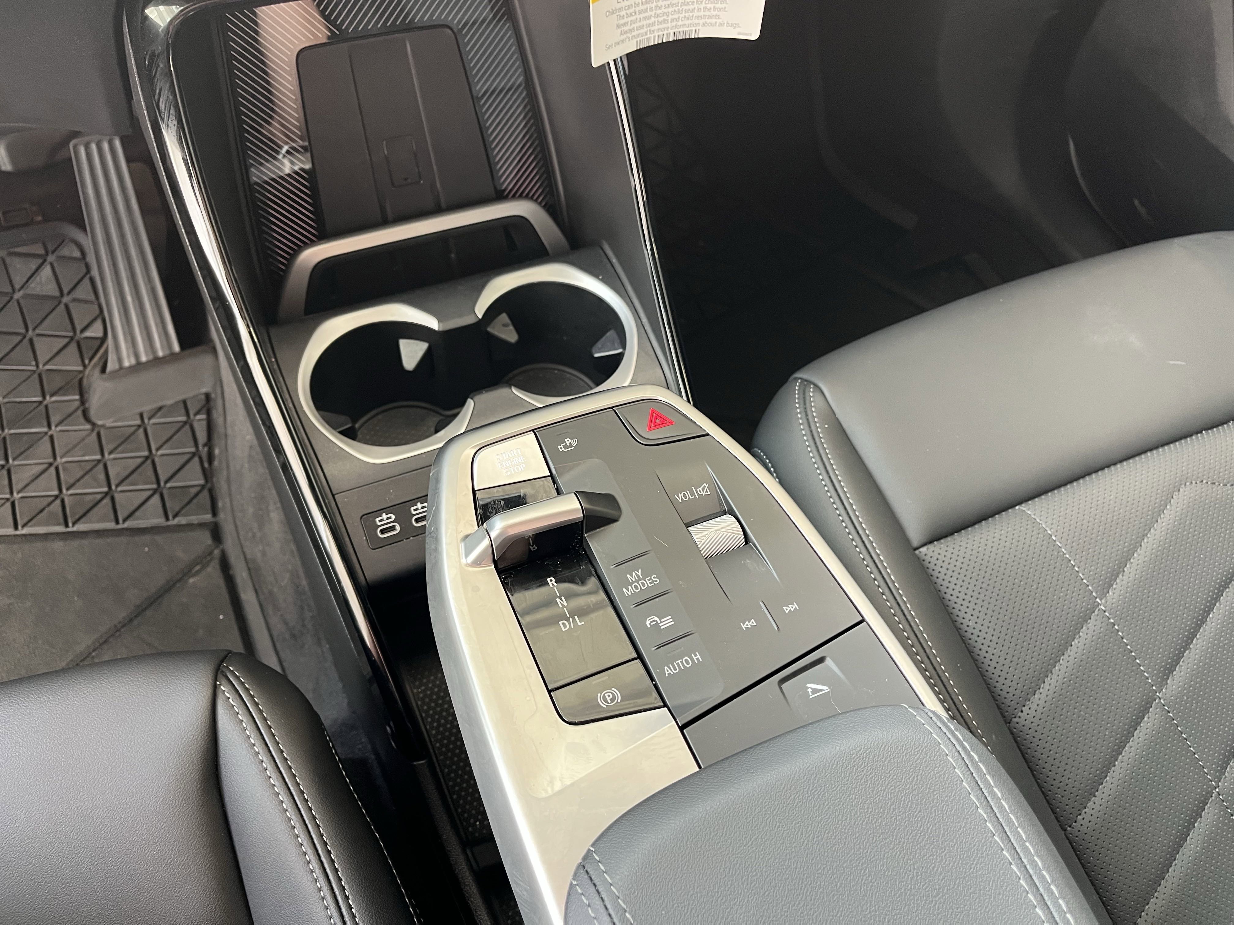 2025 BMW X1 28i - Photo 11