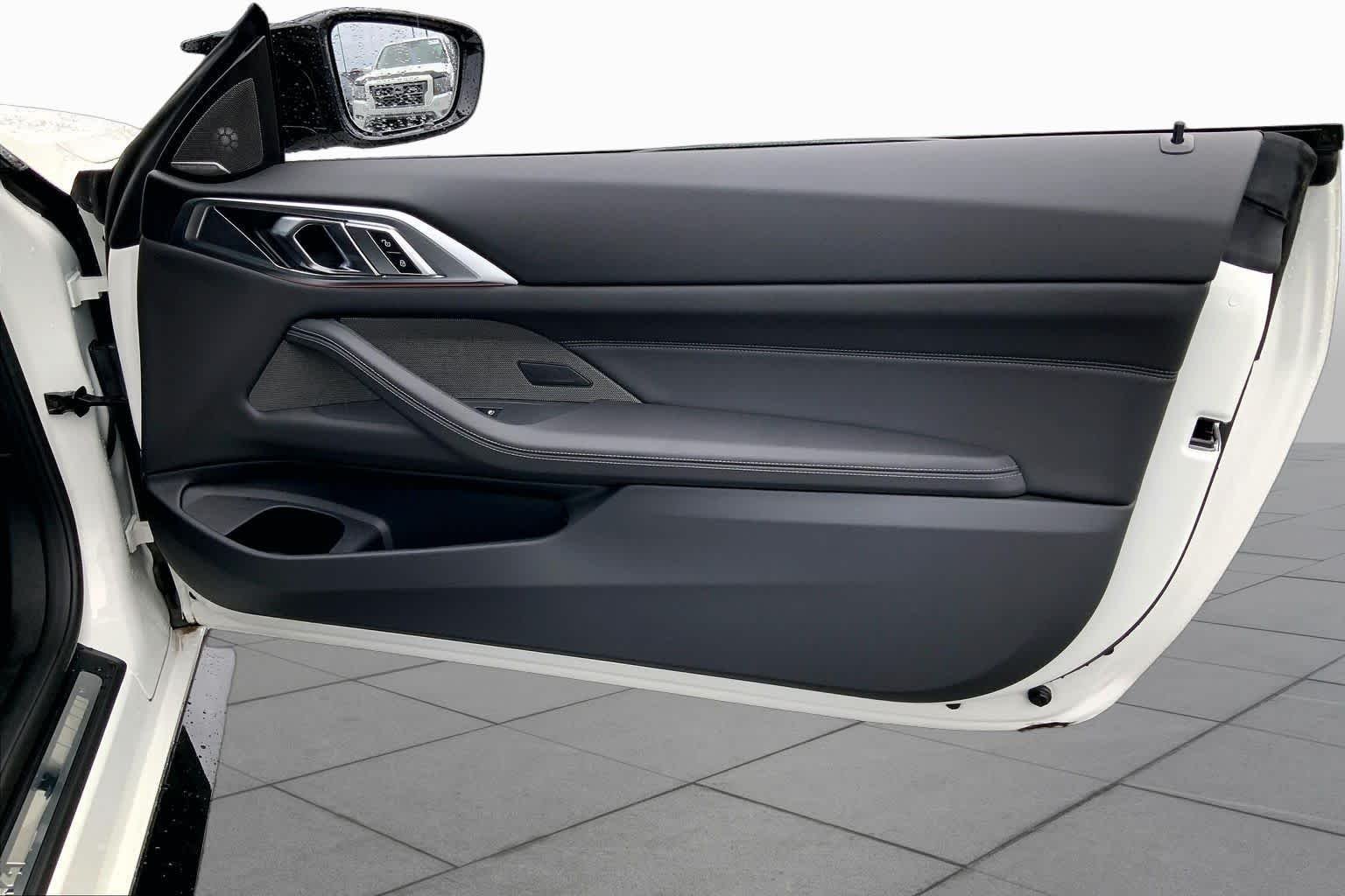 Used 2025 Alpine White BMW  image 22
