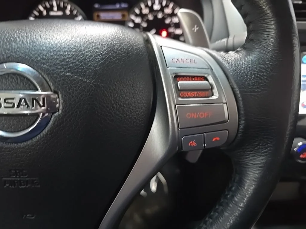 Used 2015 Red Nissan 3.5 SL image 21