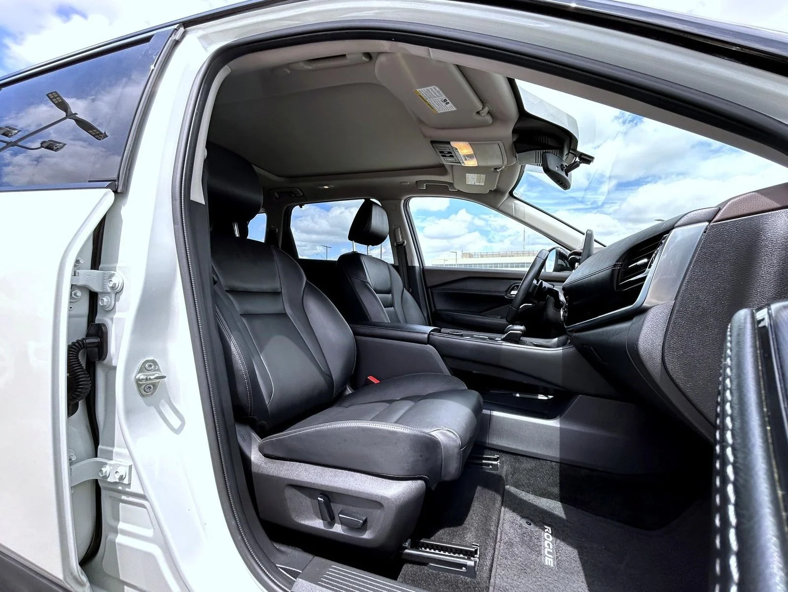 Used 2023 White Nissan SL image 15