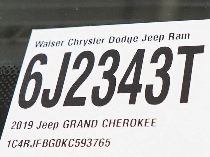 Used 2019 Granite Crystal Metallic Clearcoat Jeep Limited image 30
