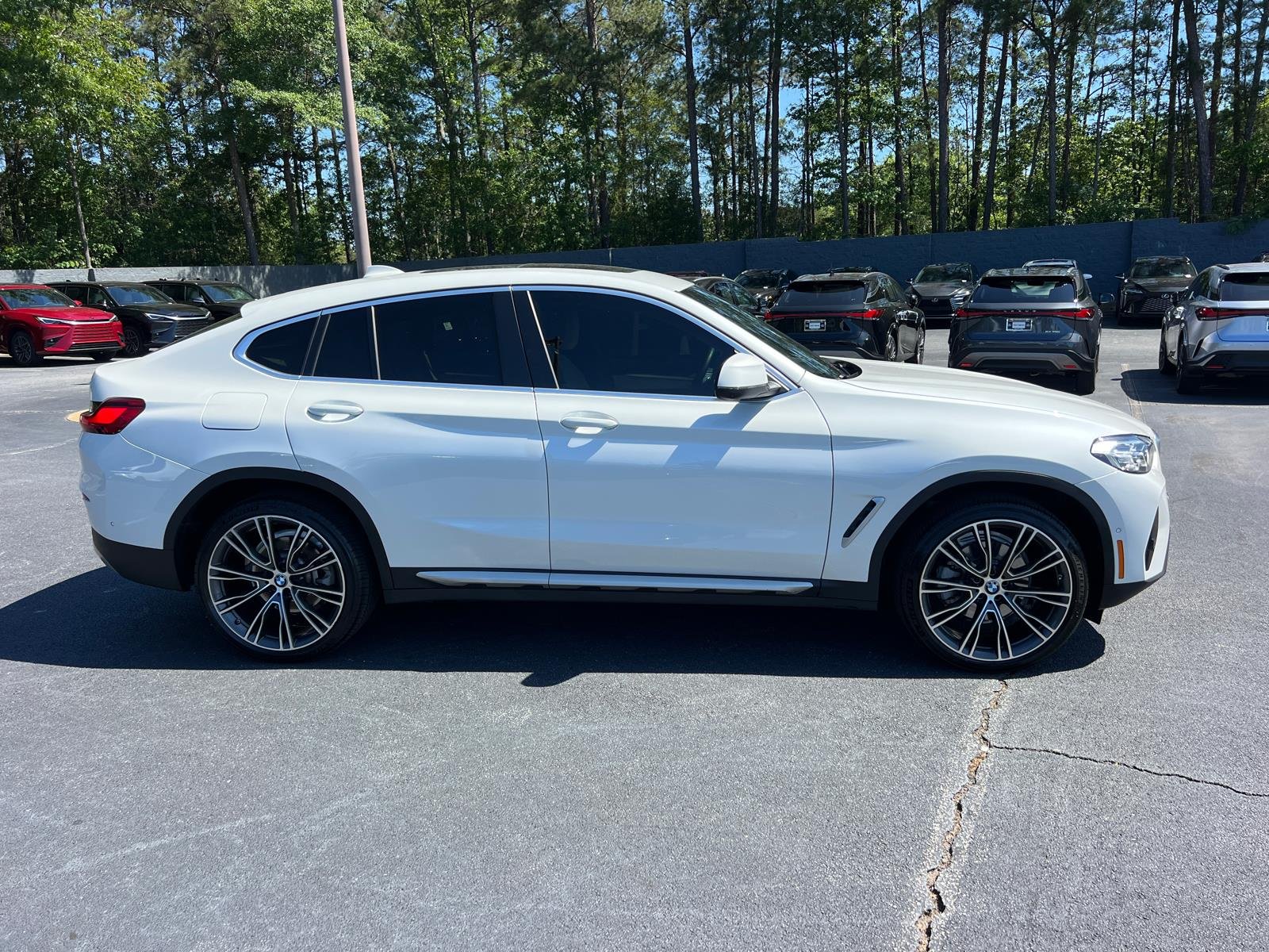 Used 2025 Mineral White Metallic BMW xDrive30i image 4