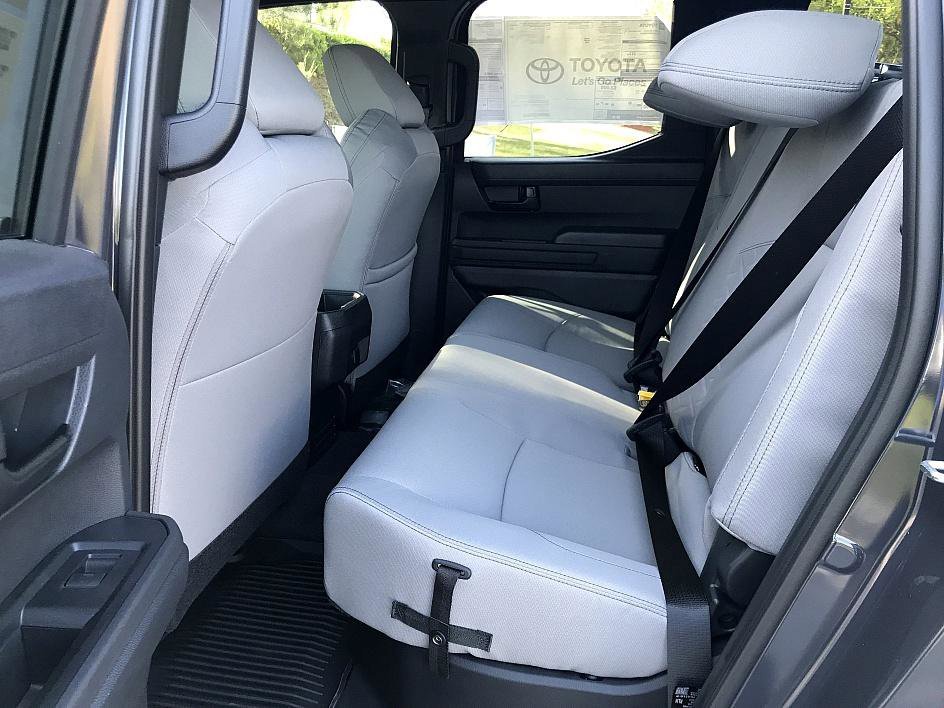 2025 Toyota Tacoma SR5 - Photo 9