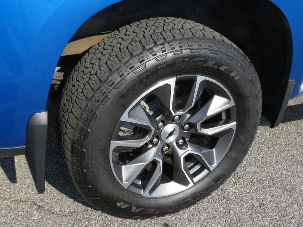 Used 2023 Glacier Blue Metallic Chevrolet RST image 8