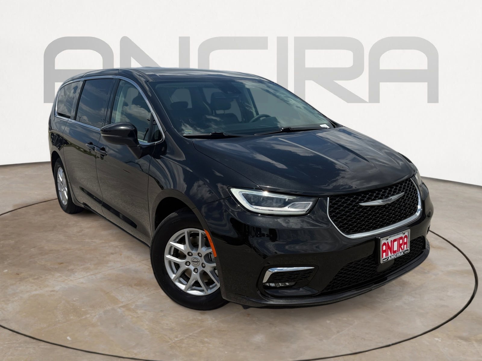 Used 2023 Brilliant Black Crystal Pearlcoat Chrysler Touring L image 4
