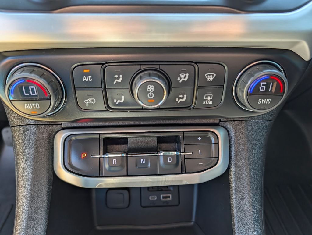 Used 2022 White GMC SLE image 7
