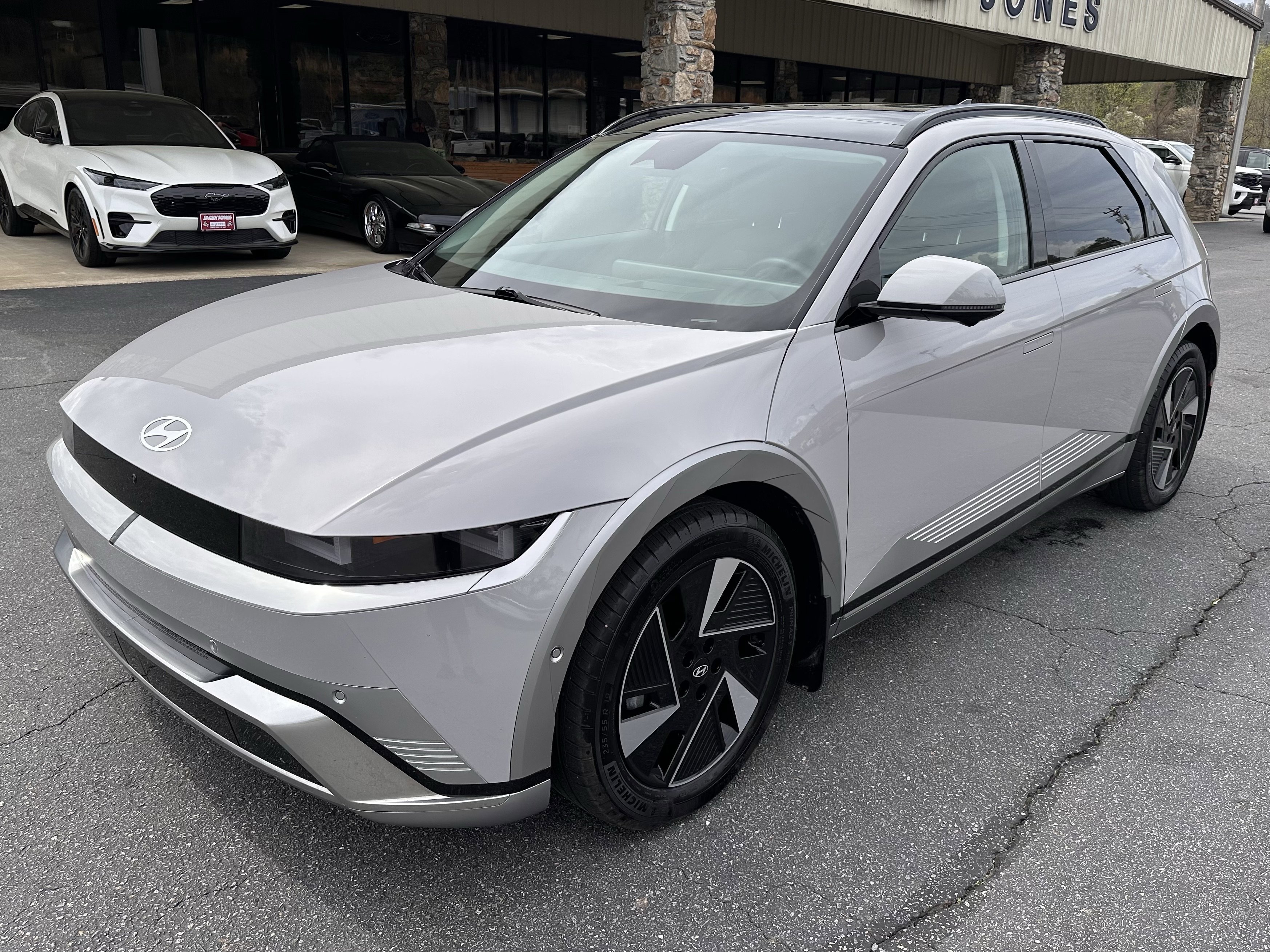 Used 2025 Hyundai IONIQ 5 Limited with VIN 7YAKR4DA6SY002938 for sale in Hayesville, NC