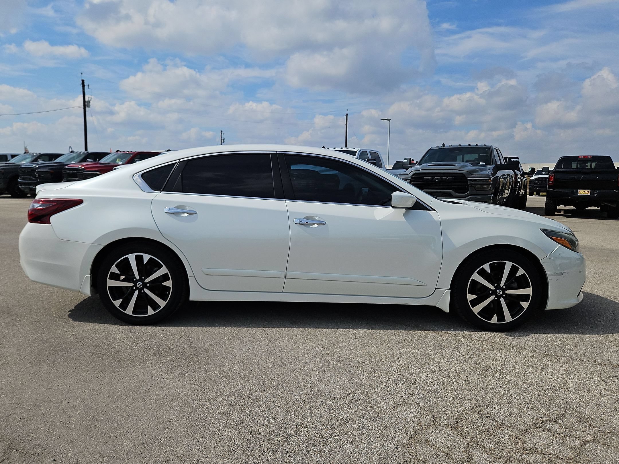 Used 2018 Pearl White Nissan 2.5 SR image 2