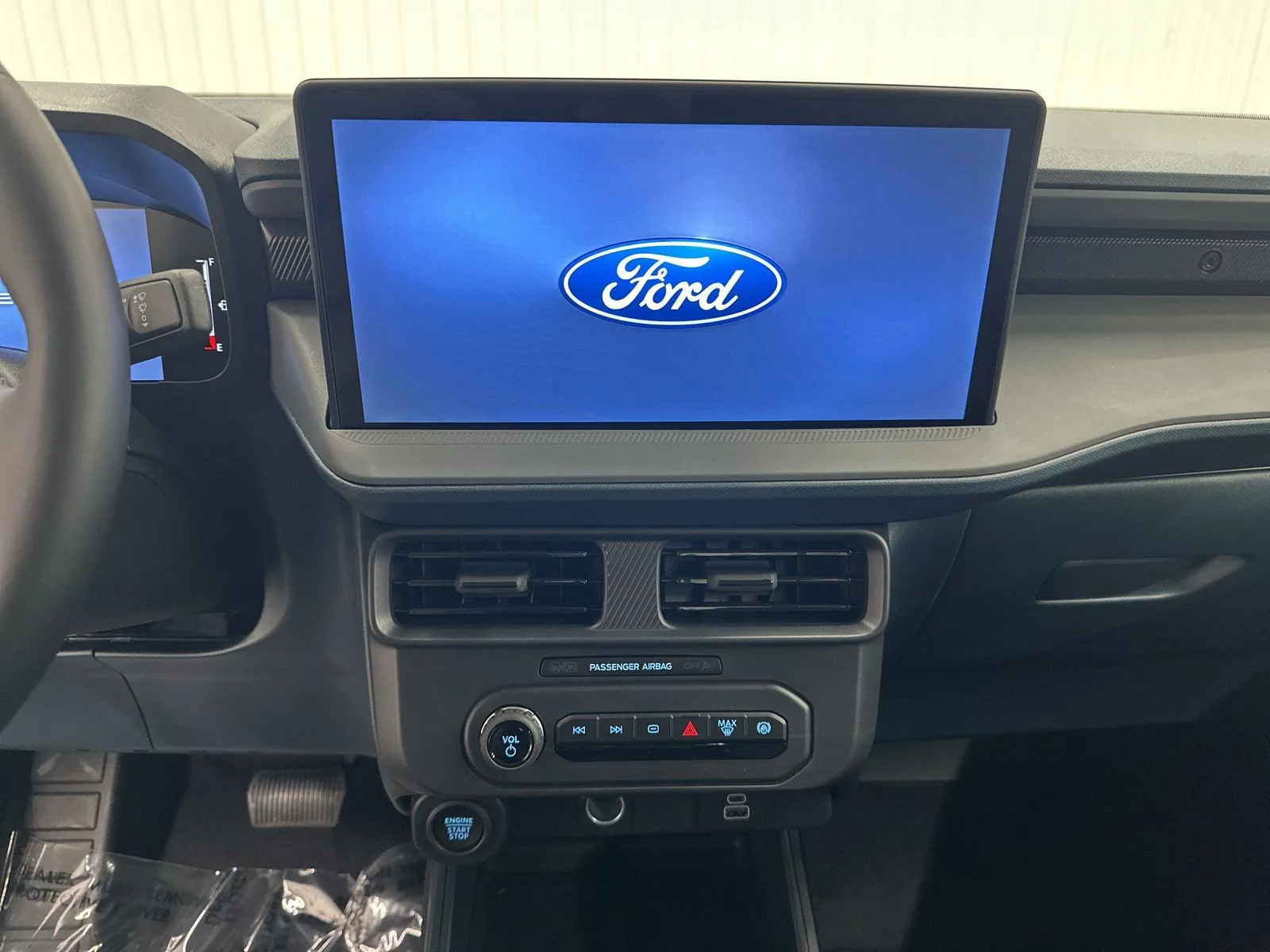 New 2025 Shadow Black Ford XLT image 16