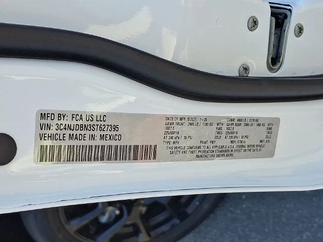 New 2025 White Jeep Latitude image 22
