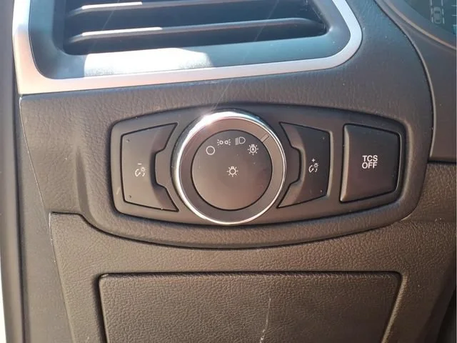 Used 2024  Ford SEL image 17