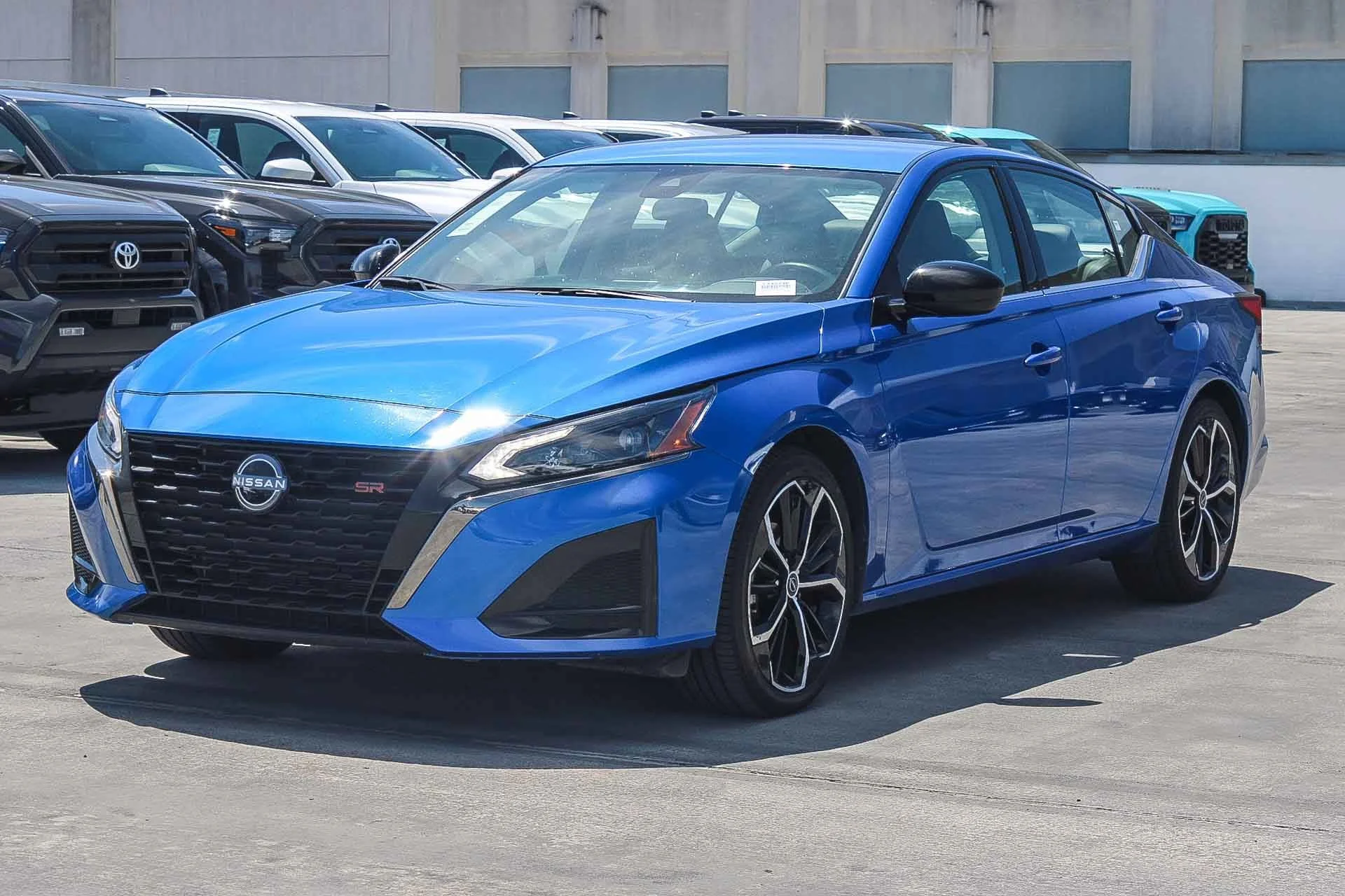 2025 Nissan Altima SR - Photo 3