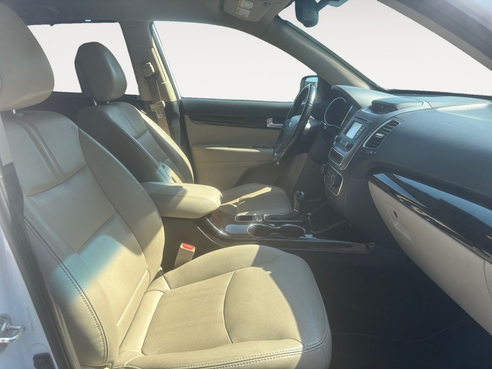 Used 2015 White Kia EX image 15