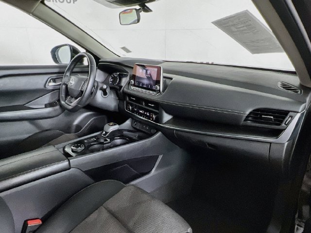 2025 Nissan Rogue SV - Photo 37