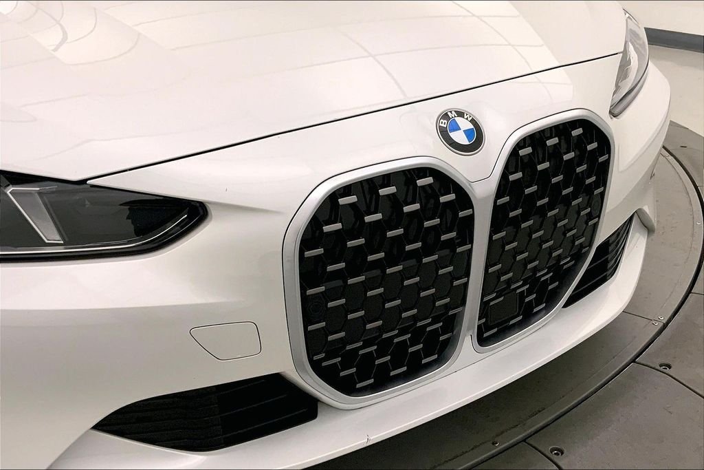 Used 2025 Mineral White Metallic BMW  image 29