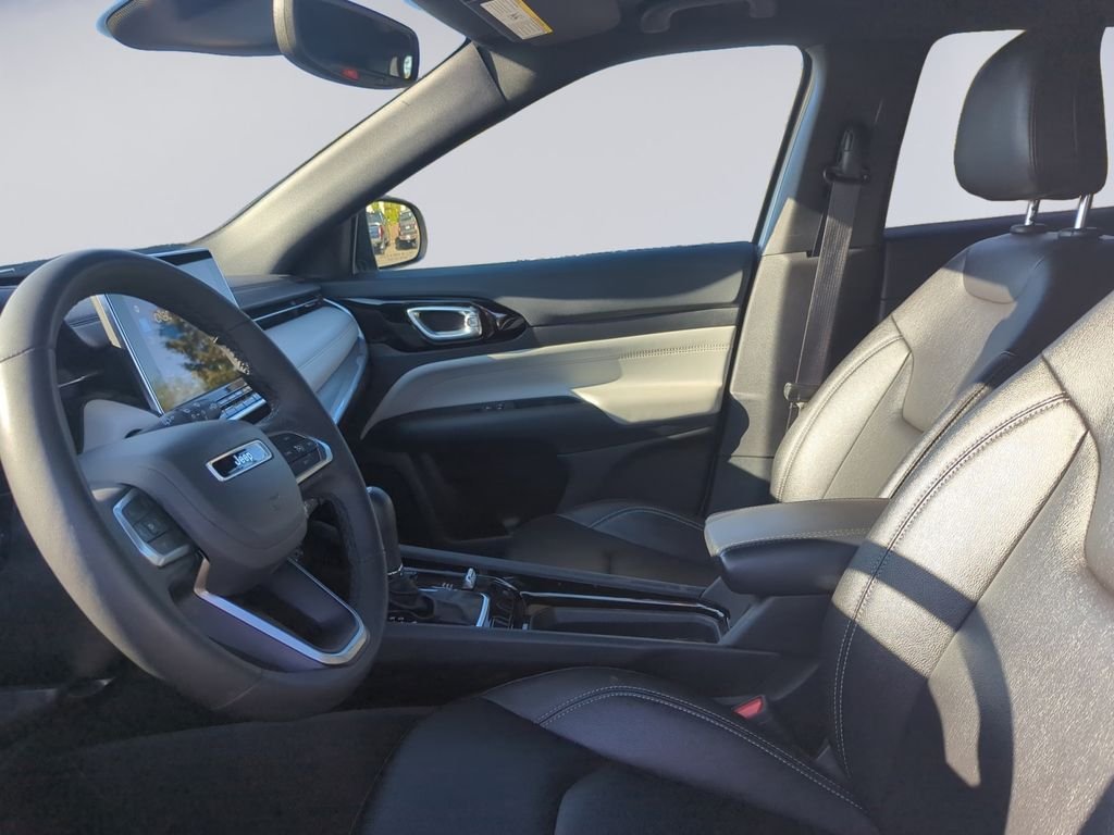 Used 2025 White Jeep Limited image 16