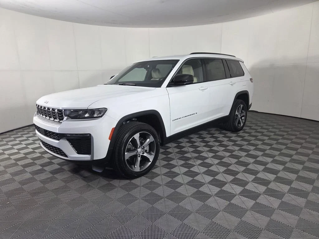 New 2026 Bright White Clear-Coat Exterior Paint Jeep Limited image 4
