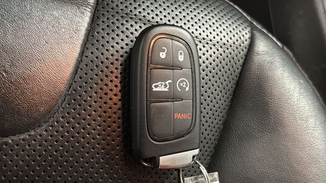 Used 2020 Diamond Black Crystal Pearlcoat Jeep Limited image 20