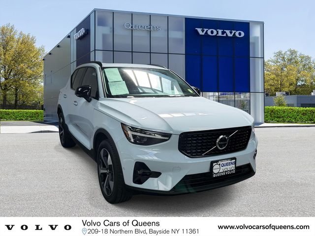 2026 Volvo XC40 B5 Plus