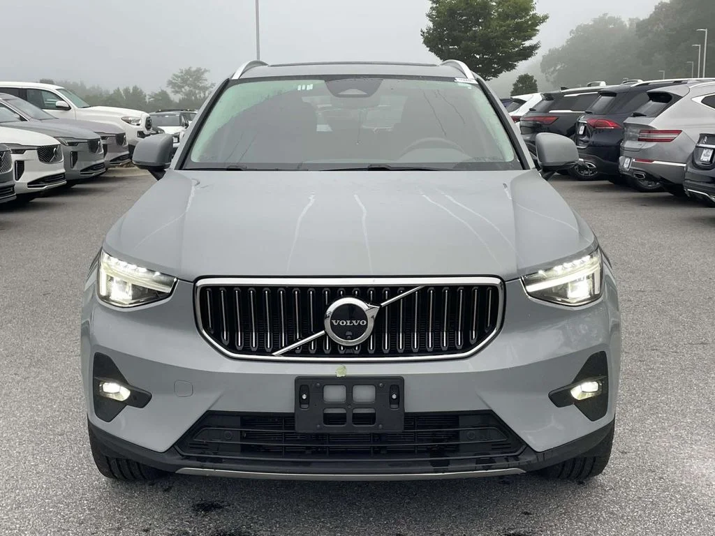 Certified Used 2025 Vapour Grey Volvo Plus image 23