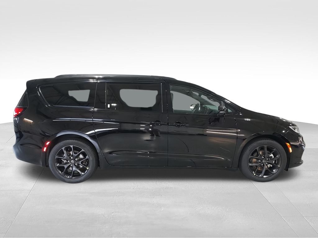 2026 Chrysler Pacifica Limited - Photo 12