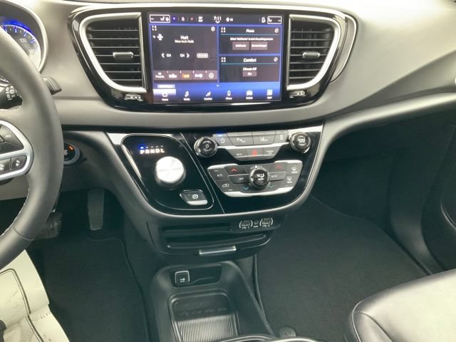2025 Chrysler Pacifica Select - Photo 23