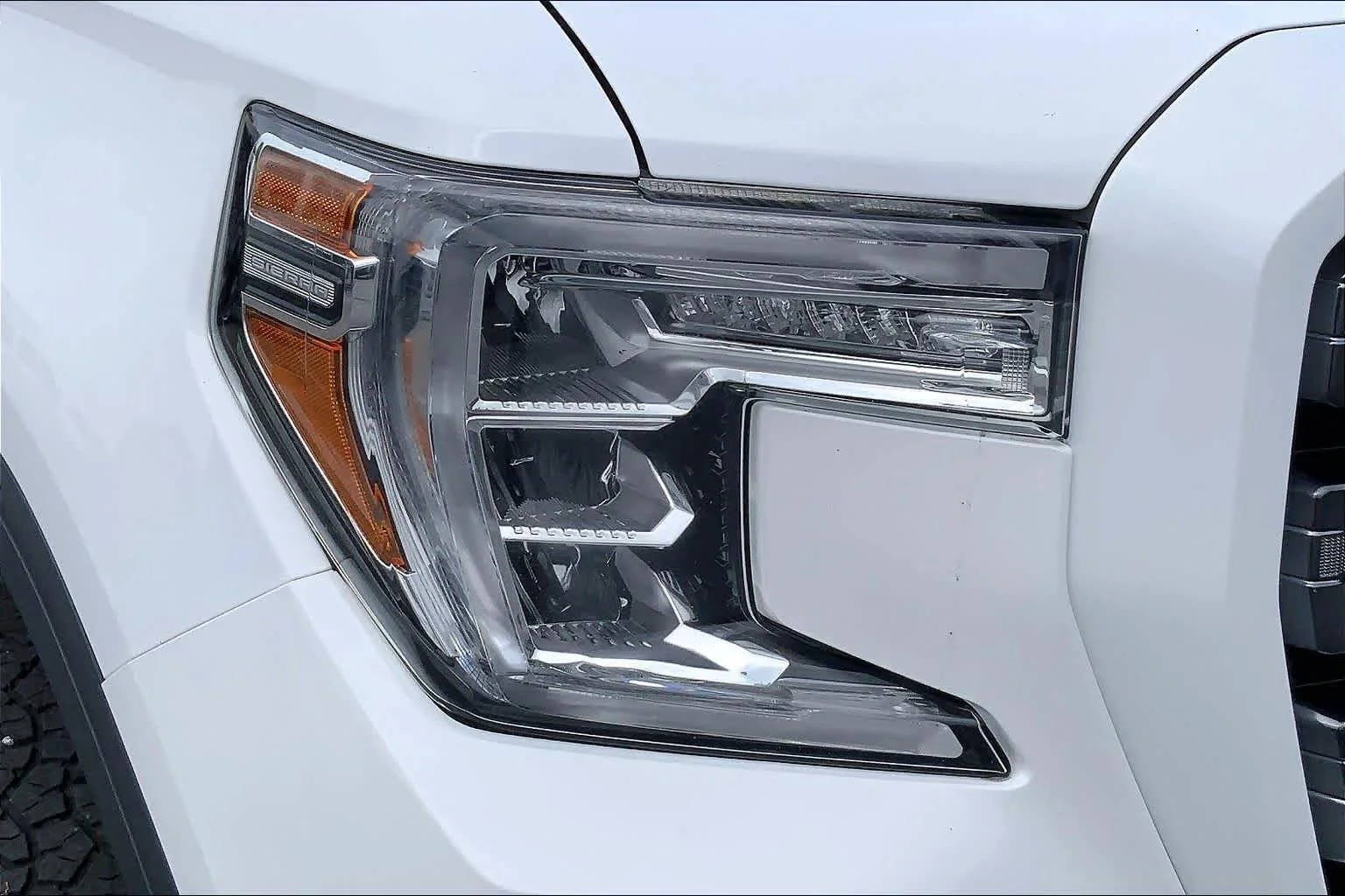 Used 2021 WHITE GMC AT4 image 24