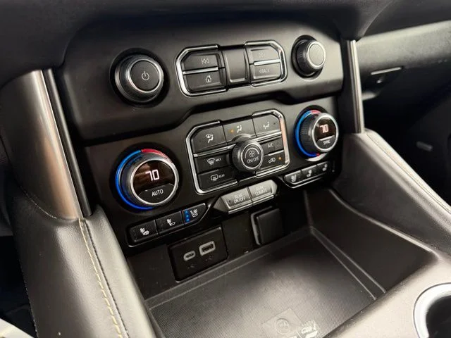 2023 Chevrolet Suburban Premier - Photo 31