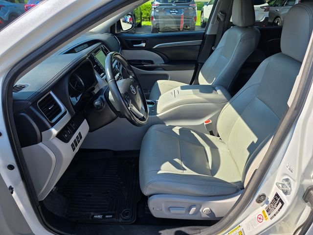 Used 2017 Blizzard Pearl Toyota Limited image 16