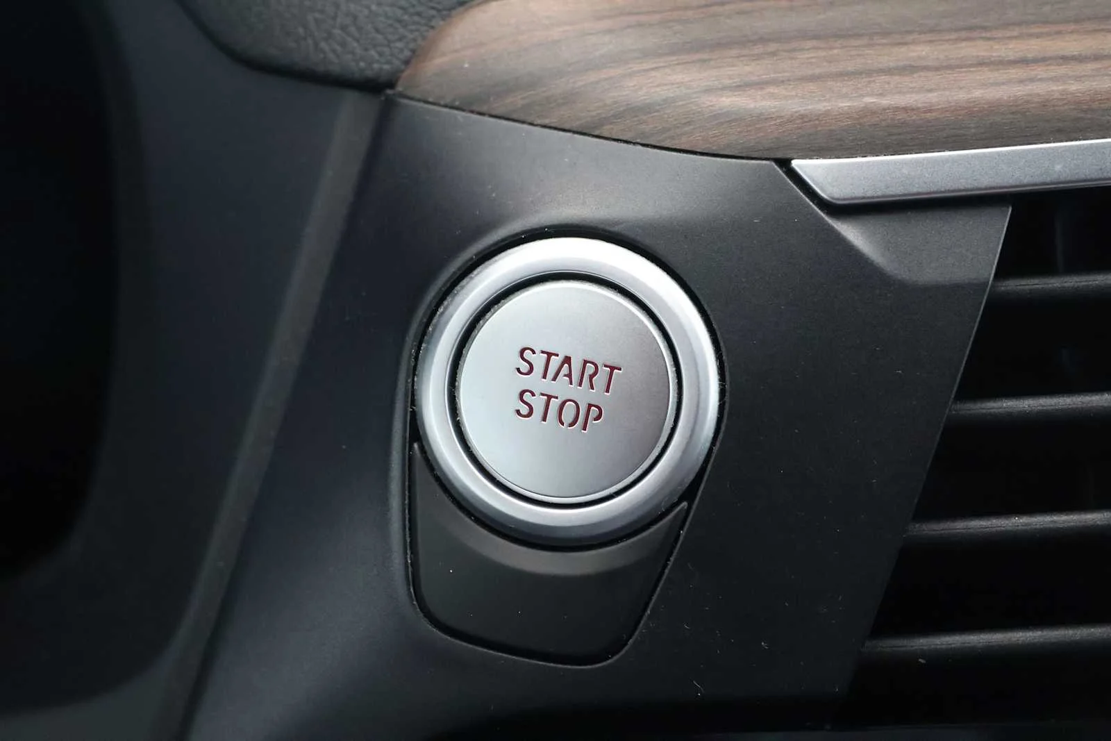 Used 2021 Phytonic Blue Metallic BMW xDrive30e image 20