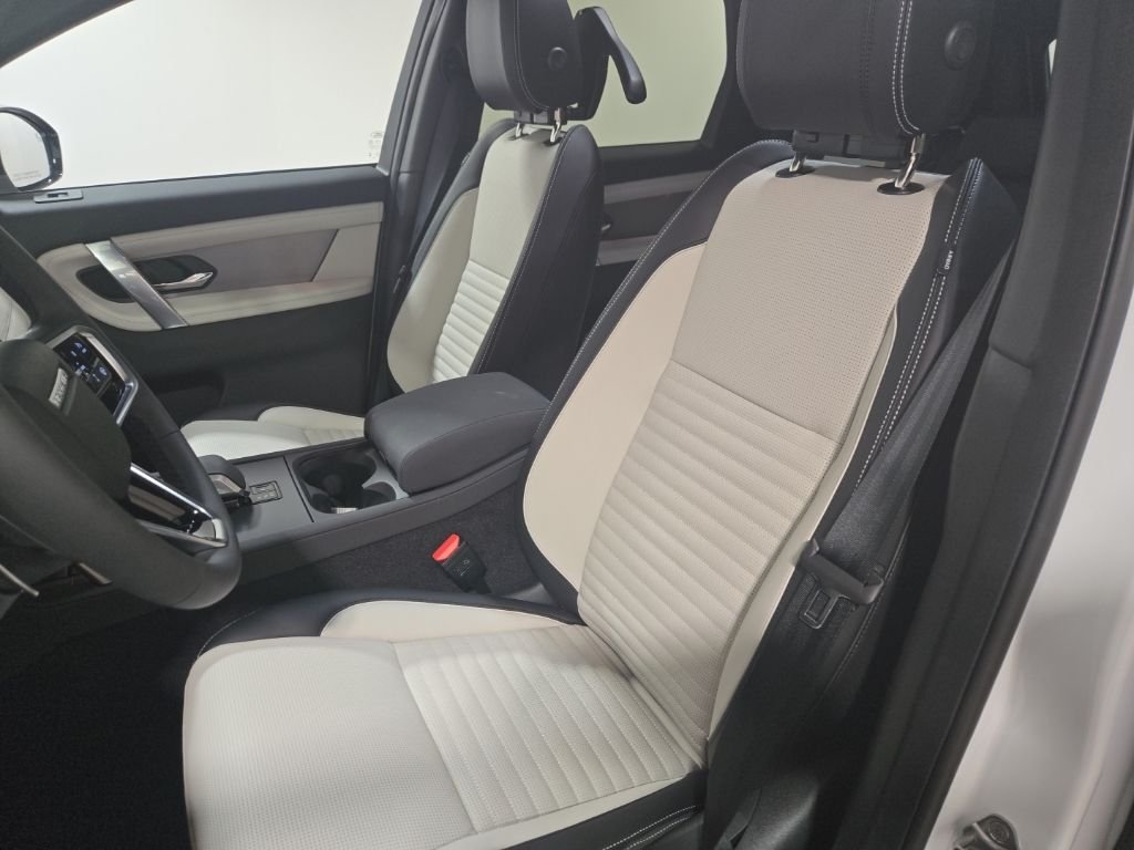 New 2026 Fuji White LAND ROVER  image 23