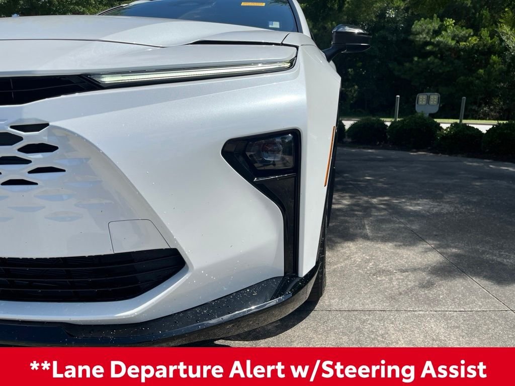 Used 2025 White Toyota XLE image 11