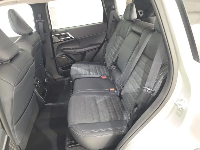 2026 Mitsubishi Outlander SE - Photo 17