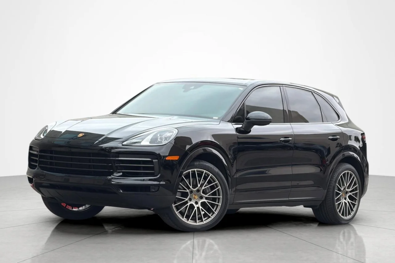 2023 Porsche Cayenne Platinum Edition's photo