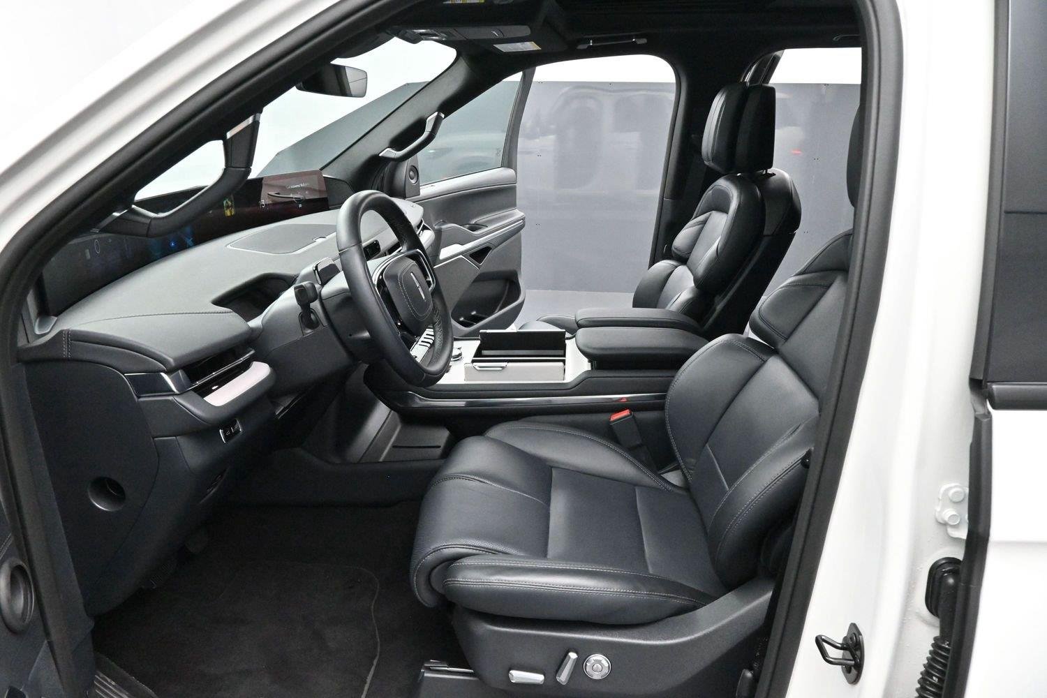 Used 2026 Pristine White Metallic Tri-coat Lincoln Reserve image 11