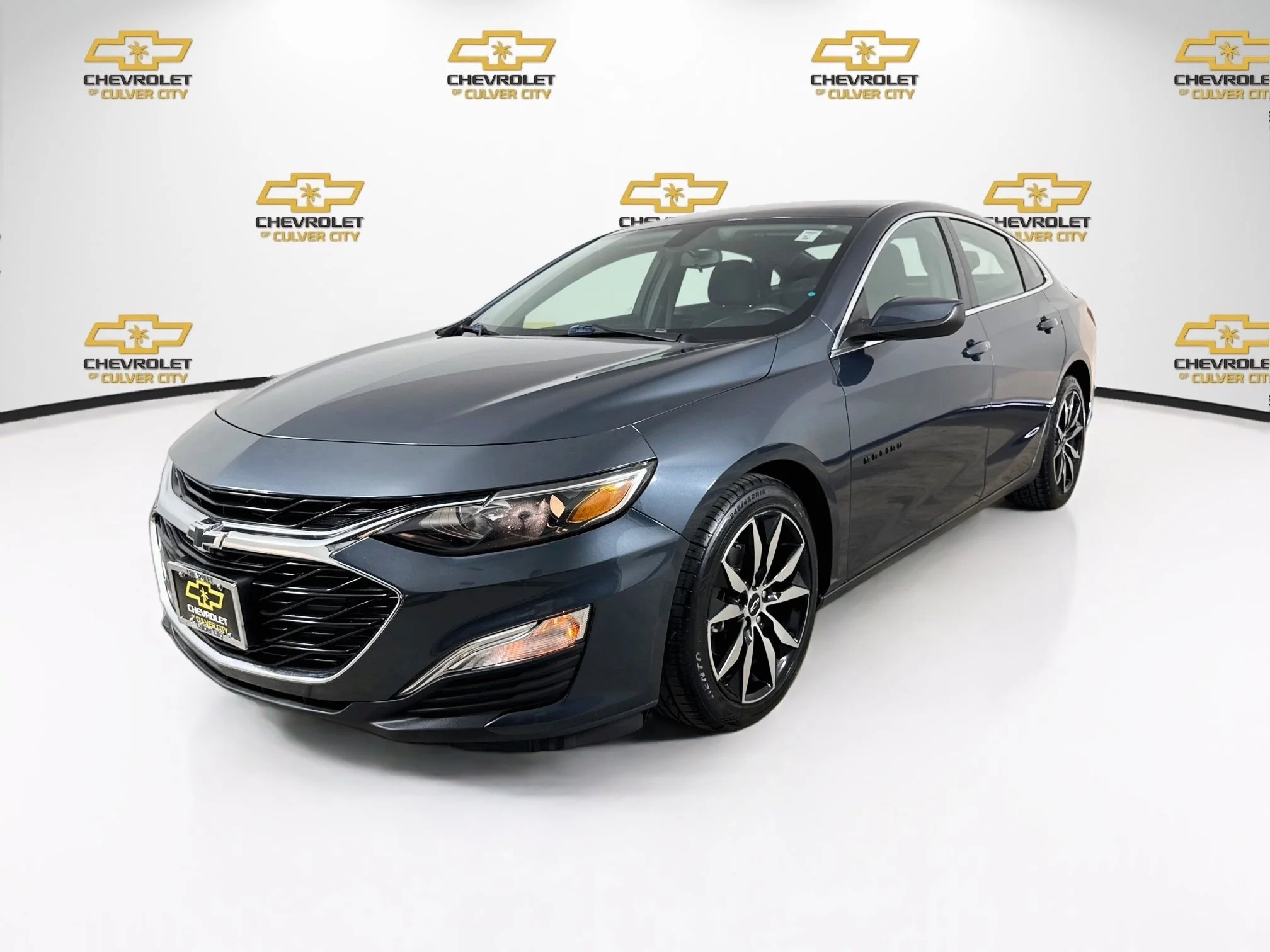 Used 2020 SHADOW GRAY METALLIC Chevrolet RS image 3