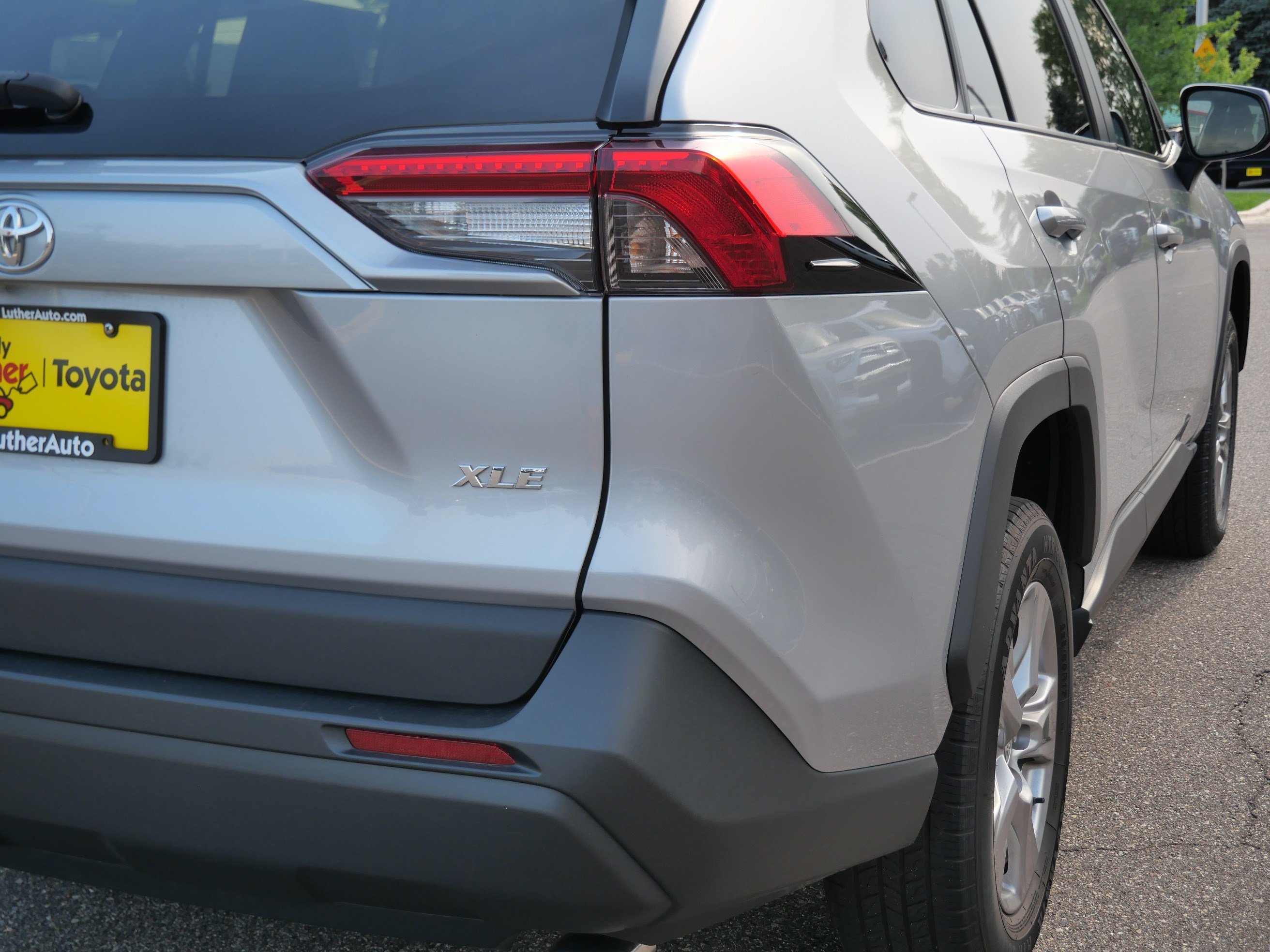 2024 Toyota RAV4 XLE - Photo 17