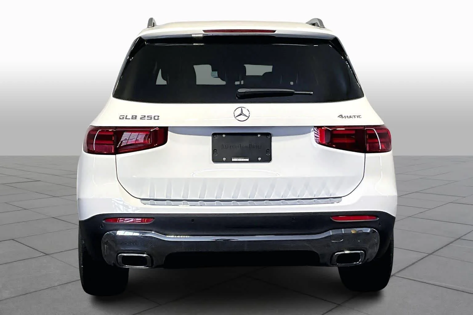 New 2026 Polar White Mercedes-Benz GLB 250 image 4