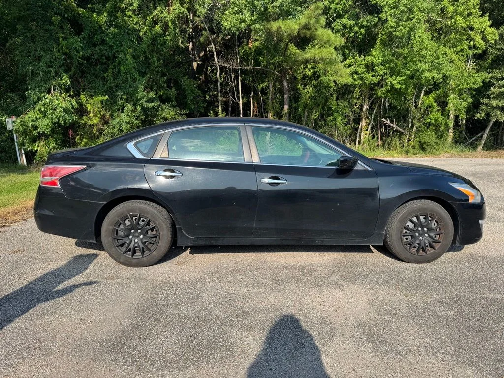 Used 2014 Black Nissan 2.5 S image 9