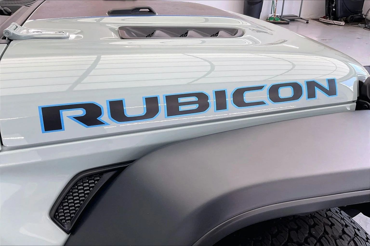 Used 2024 Earl Clearcoat Jeep Rubicon 4xe image 7