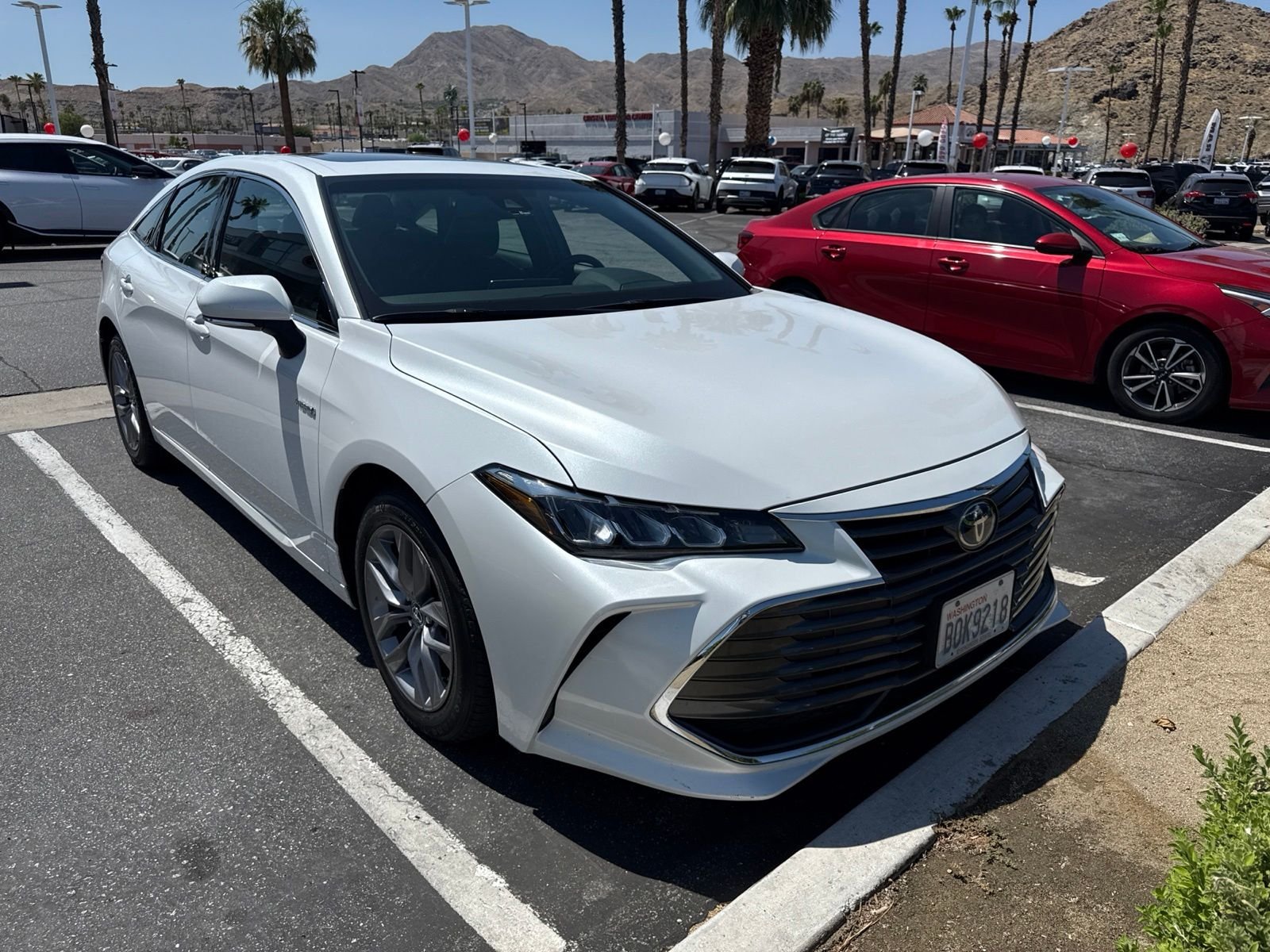 2019 Toyota Avalon XLE Hybrid's photo